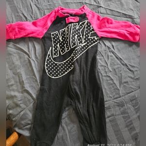Girls Nike Footed sleeper size 6 months